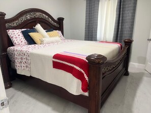 2 bedrooms, iron/ironing board, bed sheets