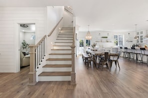 Dining - Serene 5BR Farmhouse Retreat Shoreline (Shoreline)