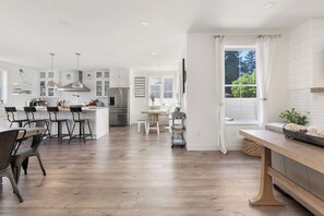 Familienhaus | Eigene Küche | Wasserkocher mit Kaffee-/Teezubehör, Wasserkocher, Toaster, Mixer