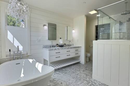 Family House | Bathroom
