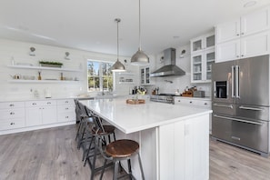 Family House | Private kitchen | Coffee/tea maker, electric kettle, toaster, blender - Serene 5BR Farmhouse Retreat Shoreline (Shoreline)