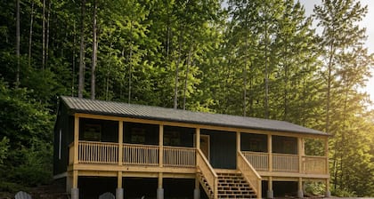 Trailside Rodeo Lodge #G |4BR| Sleeps 14 | Hot Tub