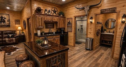 Trailside Rodeo Lodge #G |4BR| Sleeps 14 | Hot Tub