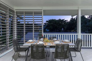 Outdoor dining - Papaya Beach House - Port Douglas (Port Douglas)