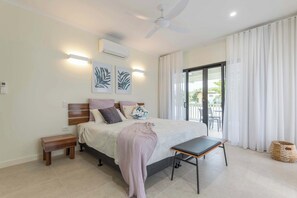 3 bedrooms, iron/ironing board, WiFi, bed sheets - Papaya Beach House - Port Douglas (Port Douglas)