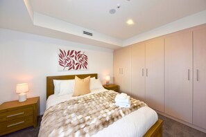 1 bedroom, iron/ironing board, WiFi, bed sheets - Coastal 1BR Retreat – Steps to New Brighton Beach (Christchurch)