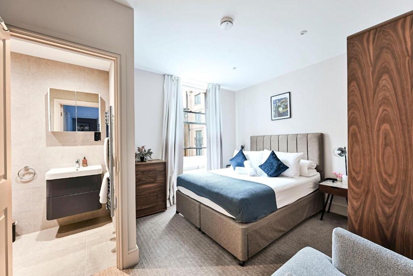 3 bedrooms, iron/ironing board, WiFi, bed sheets