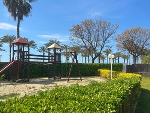 Children’s area - Beachfront Apartment W/ Pool and Parking (Vilanova i la Geltrú)