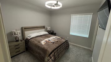 3 bedrooms, desk, iron/ironing board, free WiFi