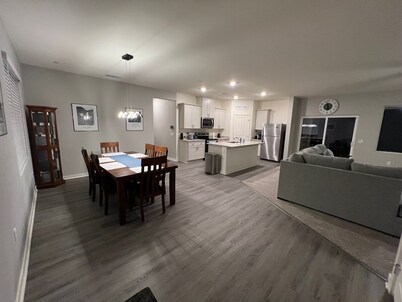 Very spacious 3-bedroom house in amazing Bakersfield with AC for relaxing stays