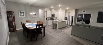 Very spacious 3-bedroom house in amazing Bakersfield with AC for relaxing stays