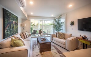 Smart TV - Quiet 1BR with LG Balcony, North Facing, Directly Across From Jacó Beach (Jacó)