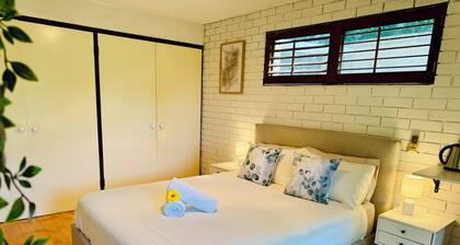 Tranquil forest studio - relax and unwind on our 7 acre hideaway. Pet friendly!