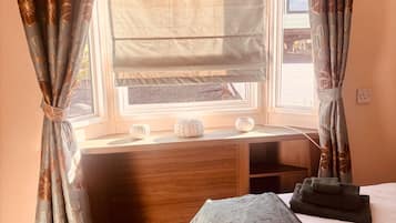 3 slaapkamers, een strijkplank/strijkijzer, wifi, beddengoed