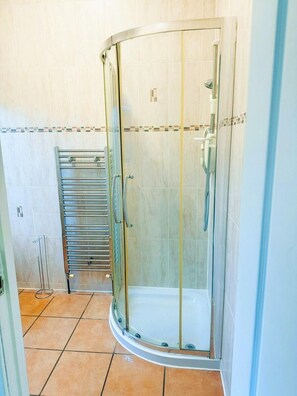 Bathroom - Tranquil Hillside Retreat in Gowkshill (Gowkshill)