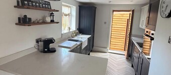 House Sleeps 7 with Enclosed Garden