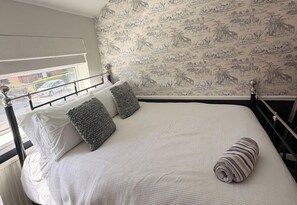 3 slaapkamers, een strijkplank/strijkijzer, wifi, beddengoed