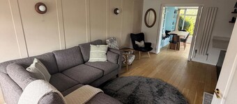 House Sleeps 7 with Enclosed Garden