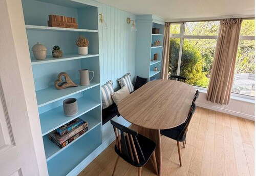 House Sleeps 7 with Enclosed Garden