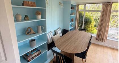 House Sleeps 7 with Enclosed Garden