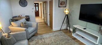 Earls Barton House Sleeps 4 with Patio and Garden