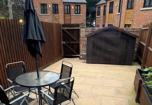 Earls Barton House Sleeps 4 with Patio and Garden