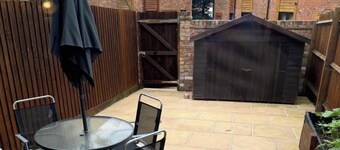 Earls Barton House Sleeps 4 with Patio and Garden