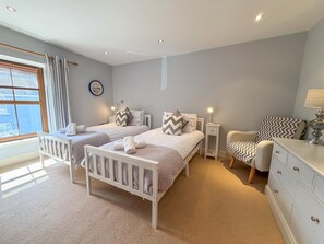 Room - The Burrows - 3 Bedroom Holiday Home - Tenby (Tenby)