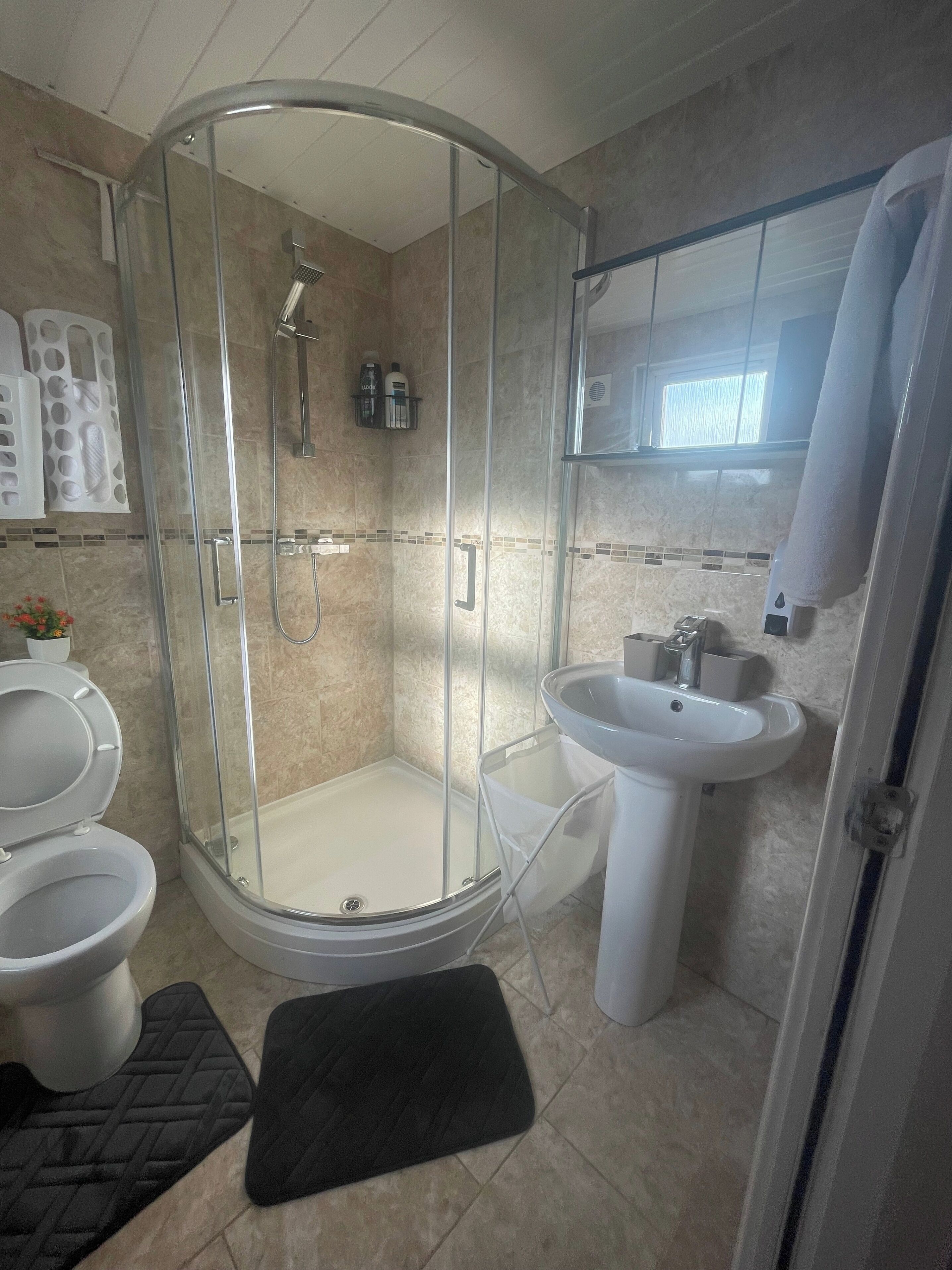 Shower, towels