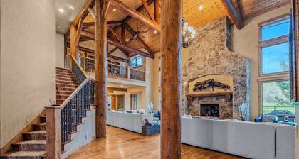 Abode at Trail Creek Canyon, views, hot tub, games