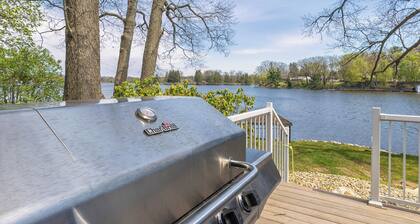 Lakefront, private bar- pet friendly