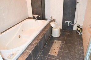 Bathroom | Combined shower/bathtub, hair dryer, slippers, towels - GOOD HOTEL OSAKA (toyonakashi)