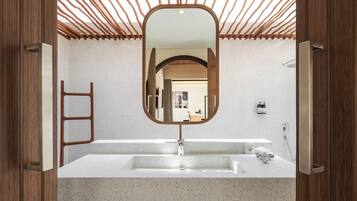 2 Bedrooms Villa | Kamar mandi | Bathtub dan shower terpisah