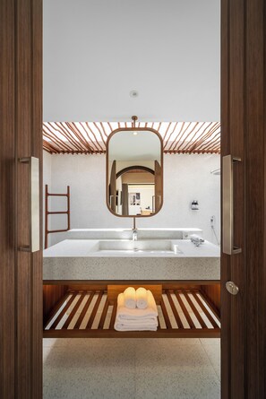 2 Bedrooms Villa | Bathroom | Separate tub and shower - Solaris Villa Bali (Kuta)