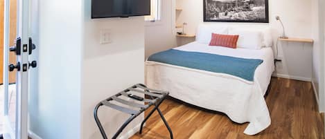 1 bedroom, iron/ironing board, internet, bed sheets