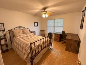 3 Schlafzimmer, Schreibtisch, Bügeleisen/Bügelbrett, kostenloses WLAN