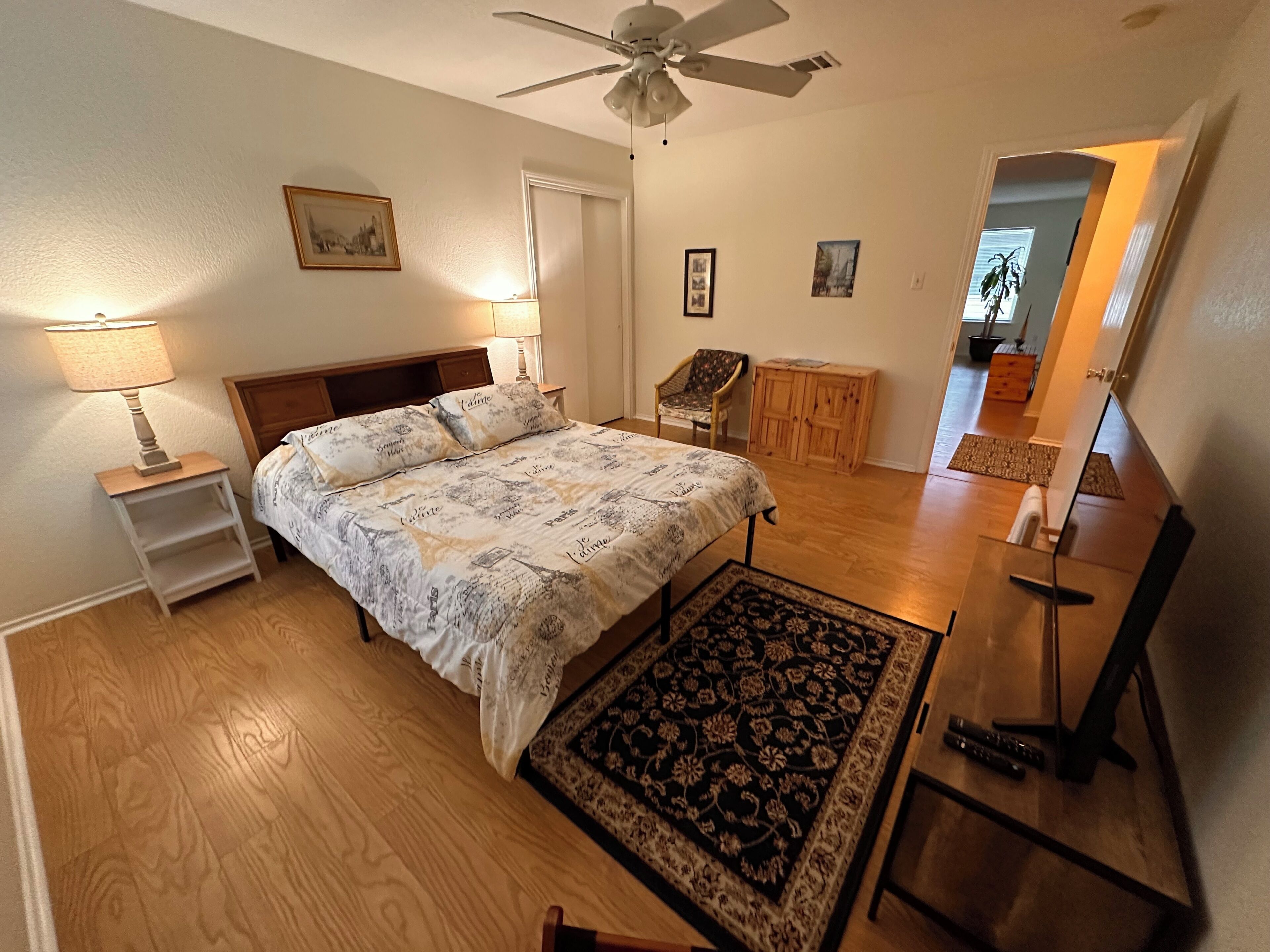 3 bedrooms, desk, iron/ironing board, free WiFi