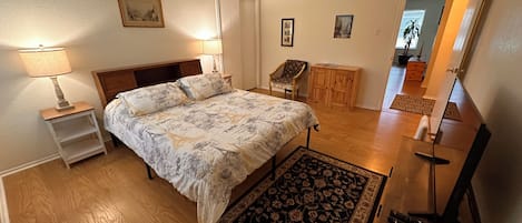 3 bedrooms, desk, iron/ironing board, free WiFi