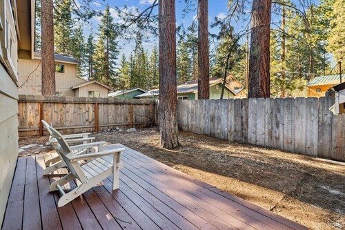 Bijou Tahoe Cabin - Walk to Lake, Near Casinos!
