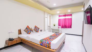 Egyptian cotton sheets, premium bedding, in-room safe, free WiFi