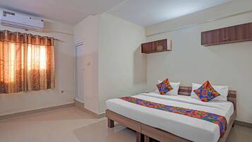 Egyptian cotton sheets, premium bedding, in-room safe, free WiFi