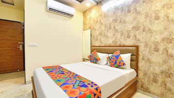Egyptian cotton sheets, premium bedding, in-room safe, free WiFi