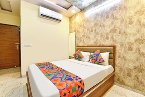 Egyptian cotton sheets, premium bedding, in-room safe, free WiFi