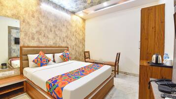 Egyptian cotton sheets, premium bedding, in-room safe, free WiFi