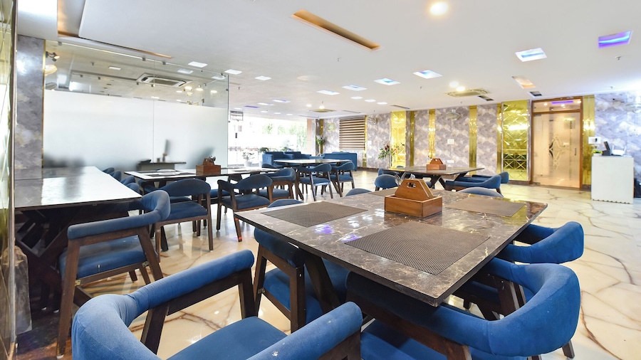 Fabhotel Prime Royal Elite