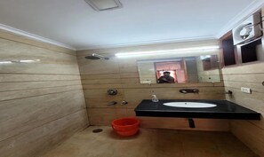 Bathroom - Fabhotel The Royal Residency (New Delhi)