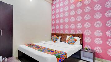Deluxe Room | Egyptian cotton sheets, premium bedding, in-room safe, free WiFi