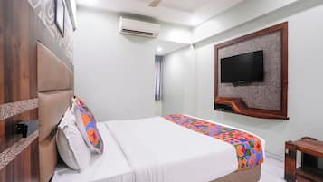 Egyptian cotton sheets, premium bedding, in-room safe, free WiFi