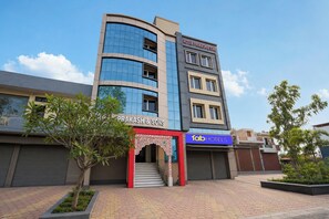 Front of property - Fabhotel Prakash & Sons (Bhopal)