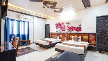 Familiekamer | Lakens van Egyptisch katoen, luxe beddengoed, een kluis op de kamer